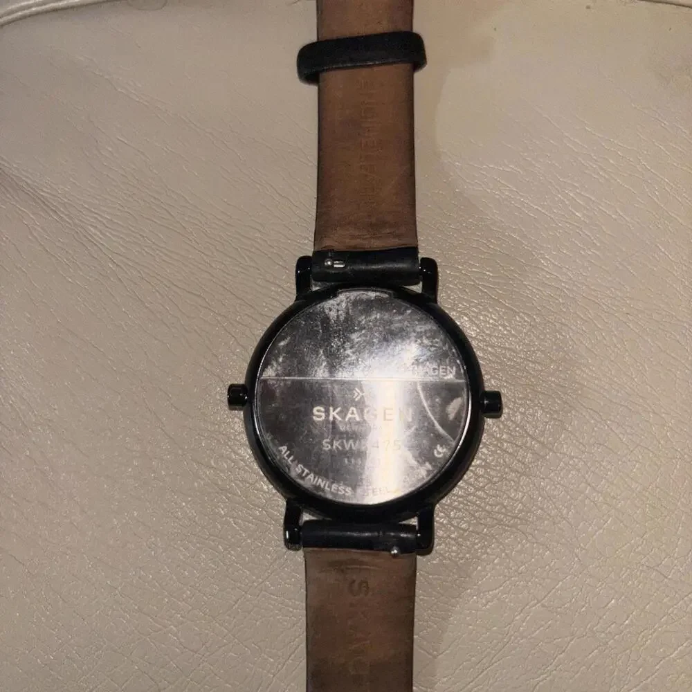Skagen Dual Time Display. Black With Copper Bezel And Original Leather Strap - Picture 5 of 10